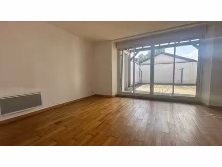 location appartement 2 pièces 49 m² à saint-palais (64120)