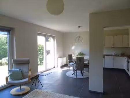 appartement rez-de-chaussée spacieux avec jardin.