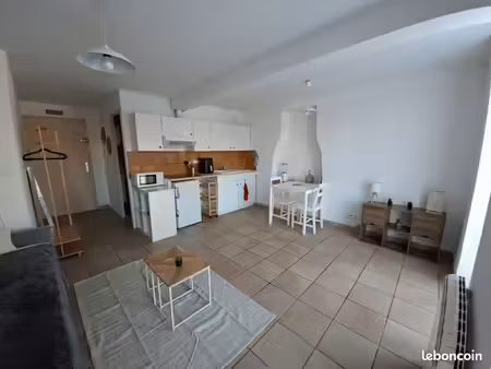 studio meublé avec balcon