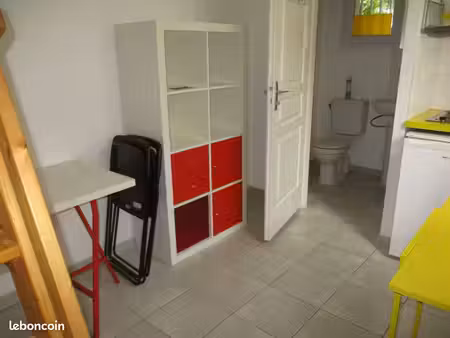 loue studio meublé 350