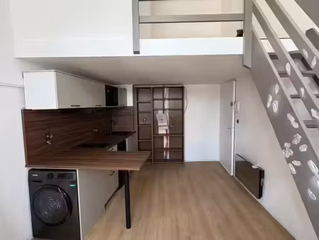 t1 bis en duplex meublé rénové – 23 m² – centre historique de rodez