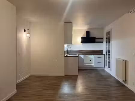 t4 traversant double terrasse - 3 chambres - parking