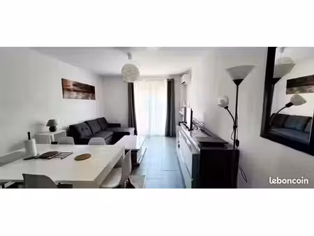 a vendre t3 meublé. 59m2  lumineux. 2 chambres. climatisation salon + chbre parentale. fib