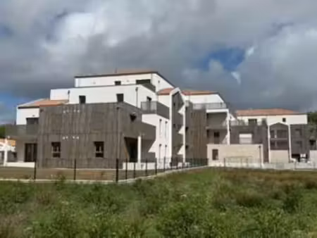 location appartement 3 pièces aux sables-d'olonne (85100) : à louer 3 pièces / 66m² les sa