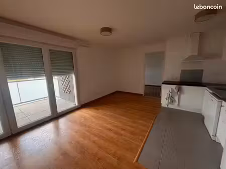 bel appartement de 42m2 récent  devant arrêt de tram croix bonneau  avec balcon 8m2 et pla