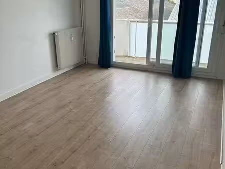 beau f1 bis meublé avec balcon  parking et cave