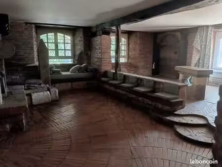 grand deux pièces a la location à l' hiannée