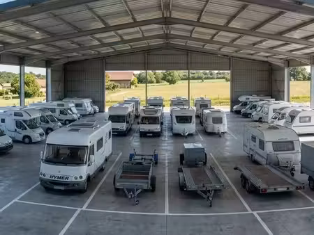 location d'emplacements de stockage et d'hivernage dans hangar sécurisé. (camping car  car