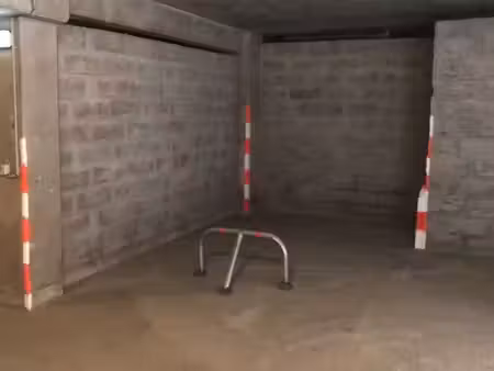 place de parking en sous-sol + emplacement moto