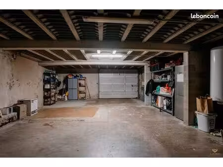 garage de 80 m² avec portail électrique – 200 cc