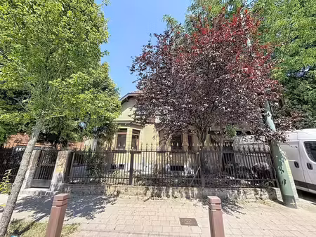 magnifique maison de 4 chambres + bureau et jardin
