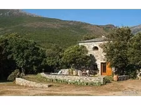 exceptionnelle maison en pierre-bois-fer forgé de 4 pièces; 2 salles d'eau wc; 3 terrasses