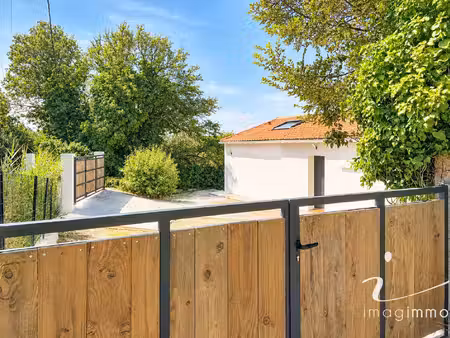 villa contemporaine - piscine à débordement et dépendance -