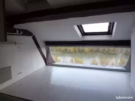 particulier loue petit loft sous les toits