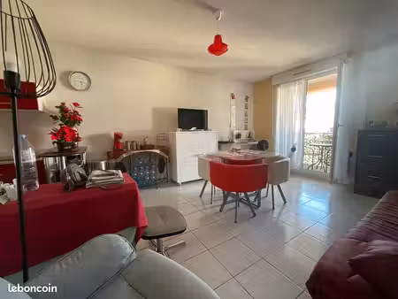 appartement avec ascenseur/ balcon / climatisation