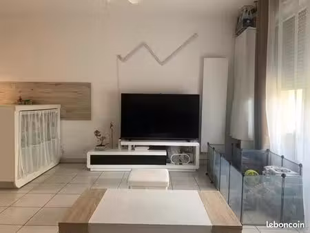studio de 31 m² avec jardin  terrasse et piscine –