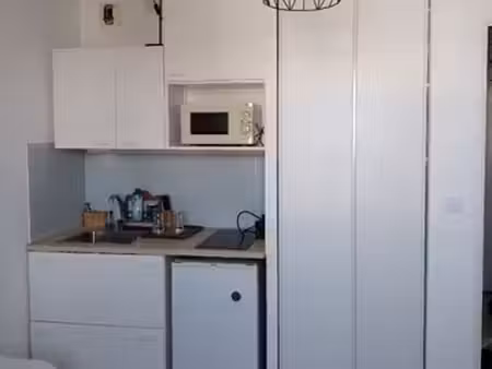 a louer studio meublé 17m2 aux angles pour etudiant dans petite résidence avec place de pa