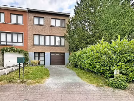 charmante maison 3 façades avec jardin au coeur du chenois
