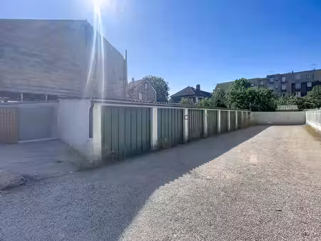 terrain constructible de 340 m2 proche gare rer c a villeneuve-le-roi comprenant neuf box