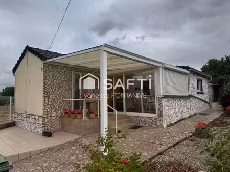 maison de campagne dans un environnement calme et verdoyant