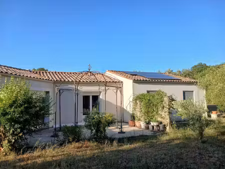 maison tranquille à la campagne
