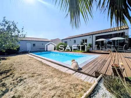 villa plain-pied avec piscine  dépendance et jardin arboré