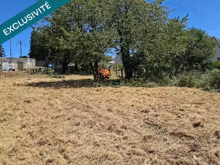 terrain constructible de 676 m²
