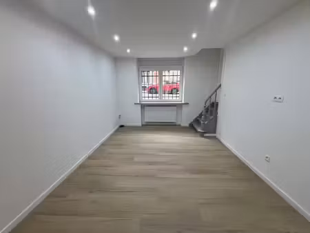 appartement 1 ch avec cour  rénové et moderne