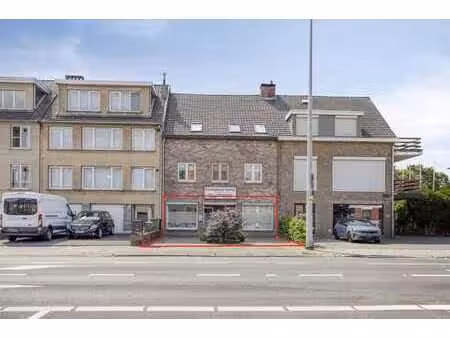 propriété commerciale avec maison spacieuse à vendre à ekere