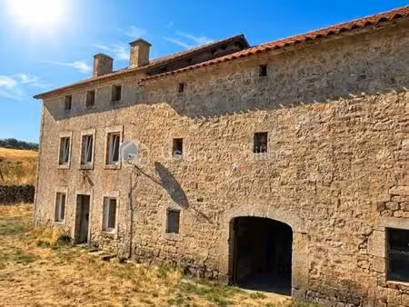 corps de ferme de 120 m² à saugues