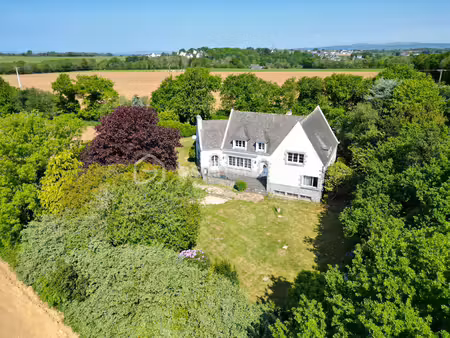 maison de 296 m² à plonevez-porzay