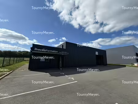 location local d’activités guignen 35580 280m²