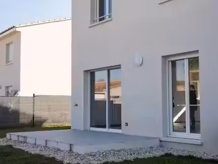 location maison 5 pièces 86 m² à cabannes (13440)  1 348 €