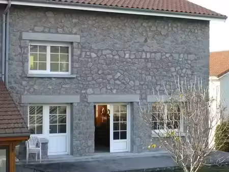 location maison 5 pièces 167 m² à jonzieux (42660)  1 200 €