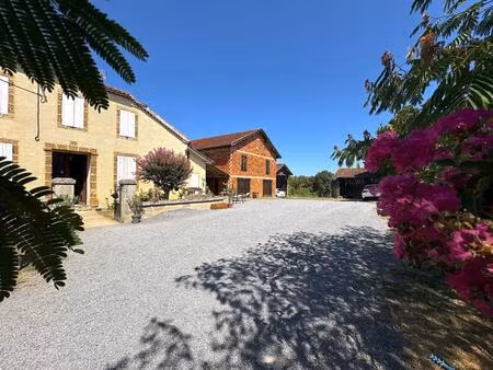 maison à vendre 5 pièces 165m2 avec dépendances proche de le houga (32)