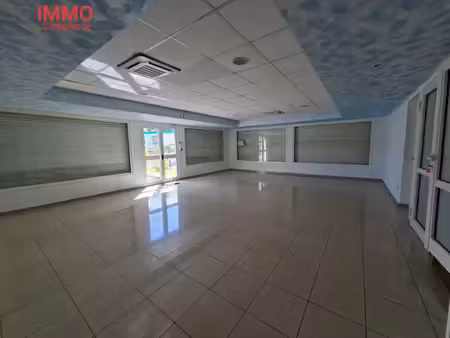 location locaux professionnels 2 pièces 70 m² à petit canal (97131)  1 470 €
