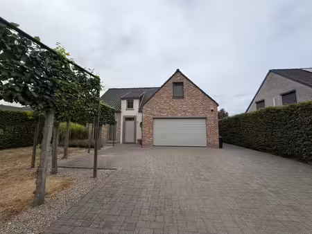 villa 4 façades – 194 m² – 3 ch. – terrain 10 ares