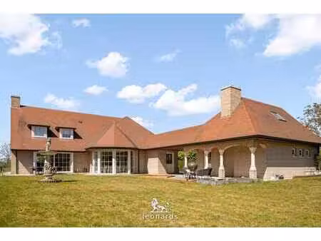 spacieuse villa de standing sur 3001 m²