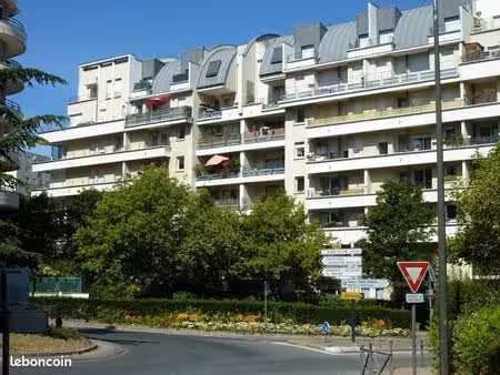 appartement t2 avec balcon + parking. métro/tram chatillon-montrouge