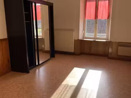 pontarlier f1 41m2 très bien situé pour etudiants et salaries