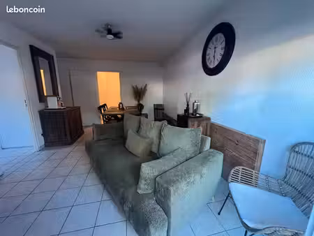 appartement à louer 30800 st gilles
