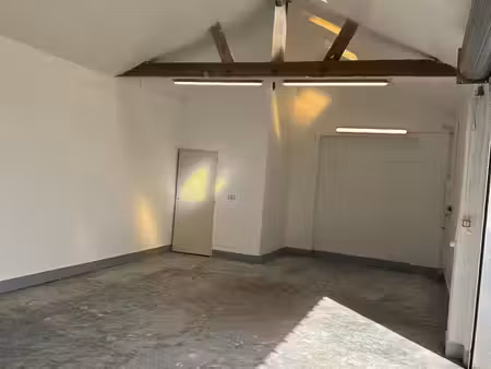 local commercial 180m2