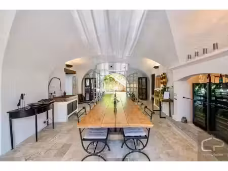 hotel particulier de 307 m2 à vendre à gordes les beaumettes