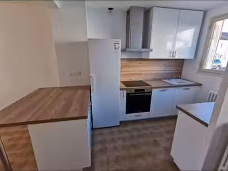maison disponible meublée état neuf avec garage  cellier et sur sous sol