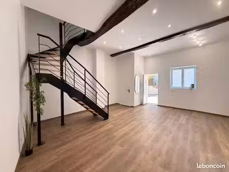 maison de village rénovée – 70 m² – extérieur privatif – climatisation