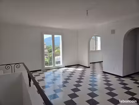 apt f3. 85 m2. 1er étage
