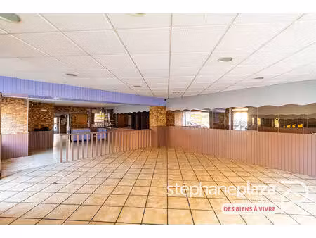local commercial 117m² + 35m² de grenier au centre de villars-les-dombes