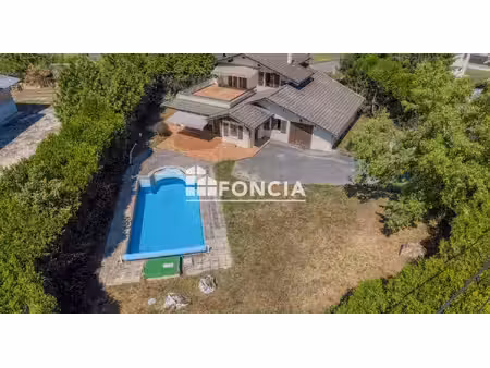 chavanod - belle propriété avec piscine  grand terrain et garage de 50 m²