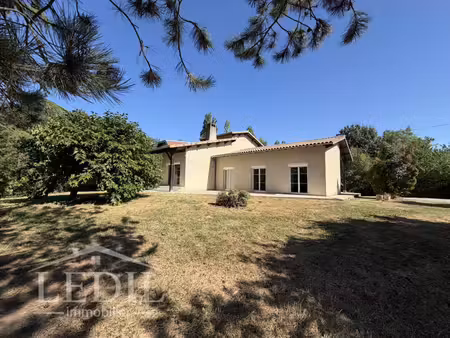 grande maison sur grand terrain au calme en ville