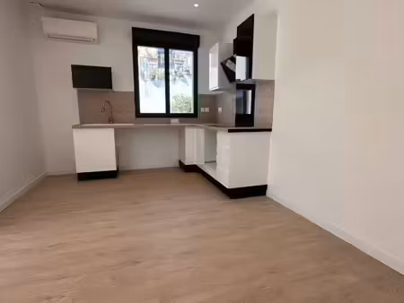 maison mitoyenne avec jardin  terrasse et parking